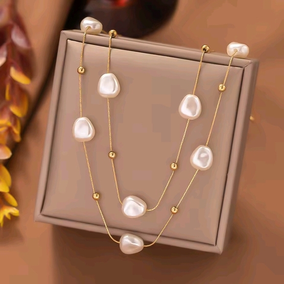 Anthropologie Jewelry - Gold and Whide Pearl Necklace